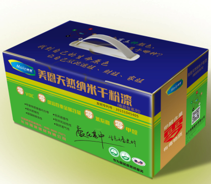 膩?zhàn)臃?/></p><p>　　開裂是指膩?zhàn)訉赢a(chǎn)生裂縫，產(chǎn)生的原因：</p><p>　　1、基層松動(dòng)、漲縮開裂，接縫處未有效處理開裂。</p><p>　　2、單遍批刮太厚，干燥太快，表干里不干。</p><p>　　3、膩?zhàn)臃劾锿鈱硬慌涮?，外硬里松?/p><p>　　4、膩?zhàn)又谢煊谐獾钠渌牧稀?/p><p>　　預(yù)防膩?zhàn)臃坶_裂的措施：</p><p>　　1、基層結(jié)構(gòu)要穩(wěn)定;避免使用伸縮系數(shù)大的基材;接逢處理要按規(guī)范施工。</p><p>　　2、需厚批膩?zhàn)犹帒?yīng)薄批多遍。</p><p>　　3、膩?zhàn)永锿鈱討?yīng)配套使用，忌里松外硬或里外層膩?zhàn)佑捕炔町愄蟆?/p><p>　　4、膩?zhàn)诱{(diào)配時(shí)忌混入除水外的其它材料。</p><p>　　整改措施：</p><p>　　1、結(jié)構(gòu)松動(dòng)要待結(jié)構(gòu)穩(wěn)定后施工。</p><p>　　2、水泥砂漿開裂或交接縫開裂應(yīng)重新做接縫處理，可用百年達(dá)接縫王先進(jìn)行接縫處理，在批刮膩?zhàn)印?/p><p>　　正常膩?zhàn)臃凼┕げ襟E：</p><p>　　1.準(zhǔn)備膩?zhàn)?/p><p>　　常見的膩?zhàn)臃垡话阈枰F(xiàn)場調(diào)配，在進(jìn)行膩?zhàn)臃壅{(diào)配時(shí)一定要嚴(yán)格按照產(chǎn)品說明說的配比來進(jìn)行。此外，還應(yīng)充分?jǐn)嚢枘佔(zhàn)?，待膩?zhàn)屿o置10～20分鐘后再次攪拌均勻即可使用。</p><p>　　2.批刮膩?zhàn)?/p><p>　　用刮板或抹刀按常規(guī)批刮，批刮時(shí)盡量用力均勻以便讓膩?zhàn)雍蛪γ娉浞终辰Y(jié)，一步到位，盡量不要反復(fù)批刮。批刮膩?zhàn)拥暮穸纫话阍?.8～1.5mm間，如果批刮過厚會(huì)造成空鼓，太薄會(huì)造成脫粉。此外，新房一般批刮二遍即可，二手房則三遍。</p><p>　　3.砂紙打磨</p><p>　　膩?zhàn)痈珊?，需要用砂紙進(jìn)行打磨。打磨一定要從四周向中心來操作，打磨邊角時(shí)更是要格外小心，能直盡量直。注意打磨砂紙不要漏磨或?qū)⒛佔(zhàn)幽ゴ?，刮板印?jīng)砂紙打磨后，將浮塵清理干凈，就可以直接刷面漆了。</p><p style=
